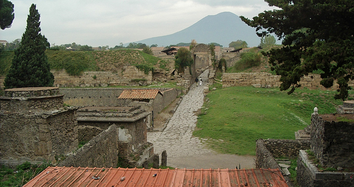 2,400-Year-Old Tomb Unearthed in Pompeii